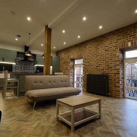 ספלדינג Red Lion Apartments מראה חיצוני תמונה