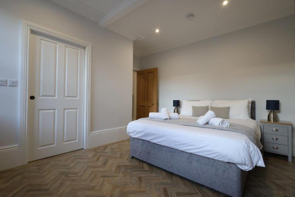 ספלדינג Red Lion Apartments מראה חיצוני תמונה