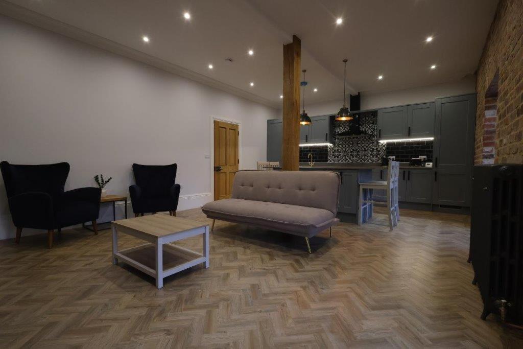ספלדינג Red Lion Apartments מראה חיצוני תמונה